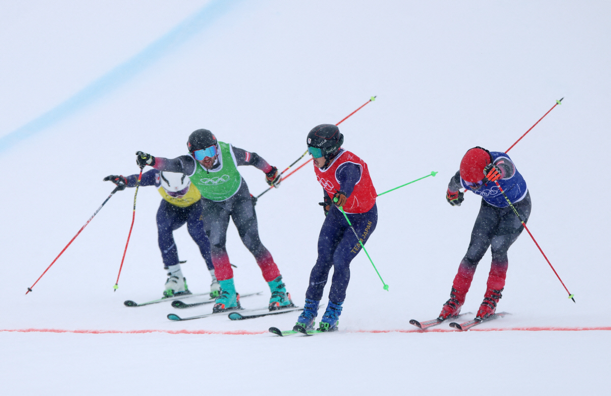 "메달 바로 앞이었는데 정말 분합니다" 日 눈물 펑펑, 한국은 선수조차 …