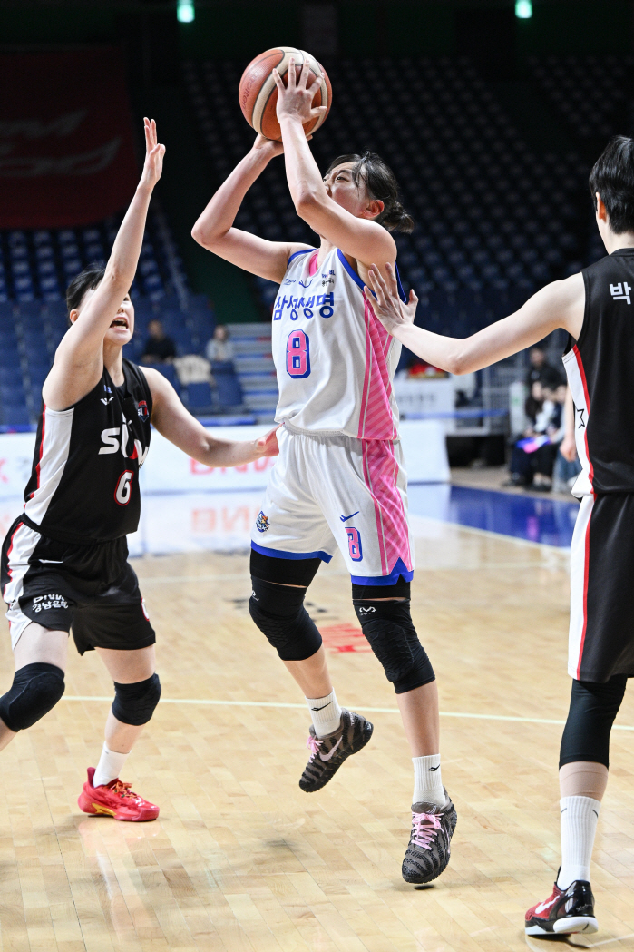 WKBL 역대급 중위권 싸움. 삼성생명의 질주, '이주연 나비효과' 카오스의 시발점