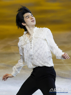 '꿈이 아니야' 부상 딛고 빙판 위 왕자로…차준환, 밀라노 갈라쇼 '감동 완성'