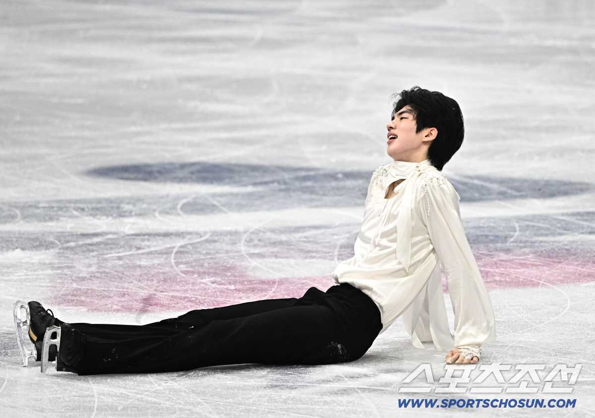'꿈이 아니야' 부상 딛고 빙판 위 왕자로…차준환, 밀라노 갈라쇼 '감동…