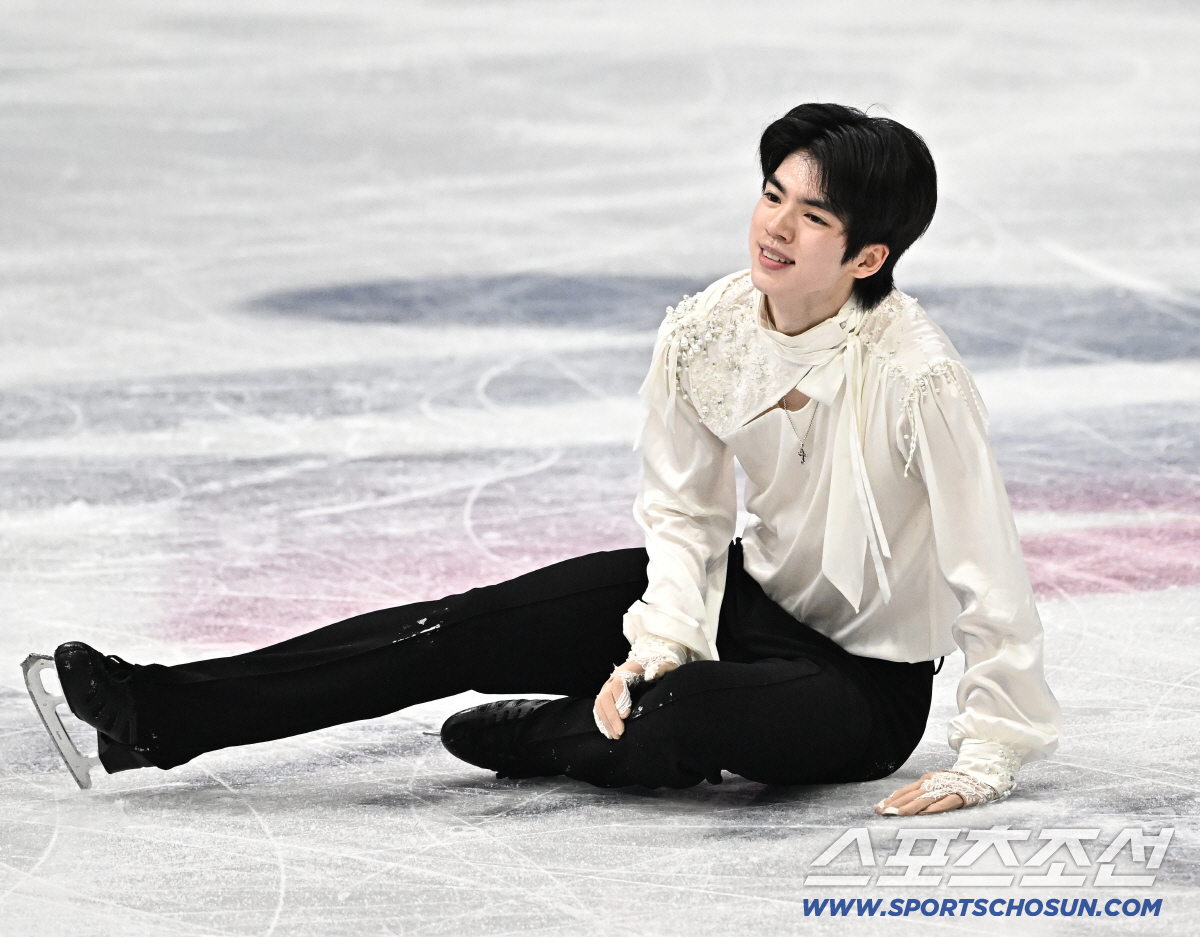 '꿈이 아니야' 부상 딛고 빙판 위 왕자로…차준환, 밀라노 갈라쇼 '감동…