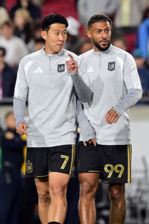 '날 왜 교체해?' 손흥민, 메시 앞에서 불만 폭발...'리그 첫 도움' SON, 메시 상대 인생 첫 승→LA FC, 인터 마이애미 3-0 완벽 제압