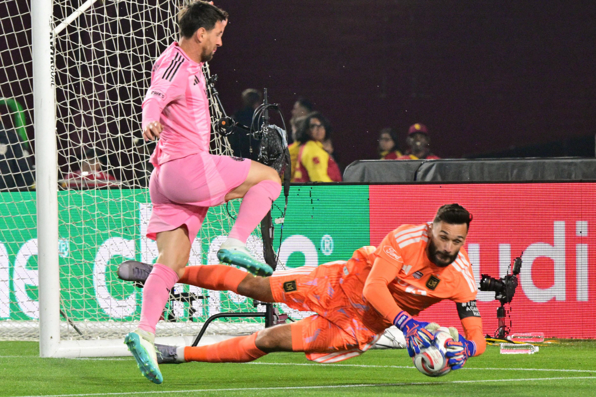 '날 왜 교체해?' 손흥민, 메시 앞에서 불만 폭발...'리그 첫 도움'…