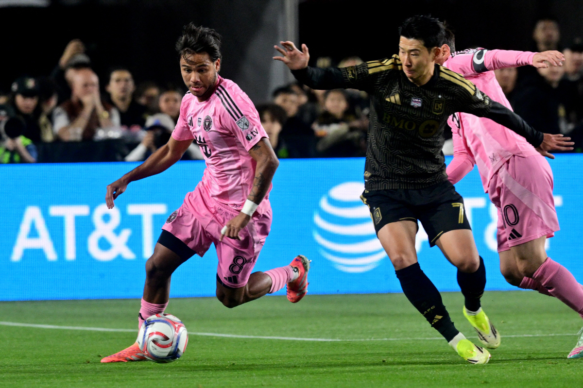 '날 왜 교체해?' 손흥민, 메시 앞에서 불만 폭발...'리그 첫 도움'…