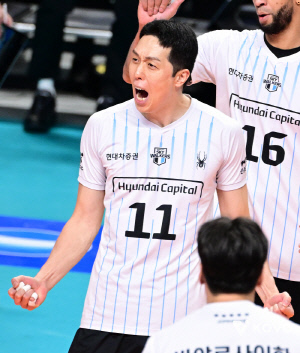 '2강' 현대캐피탈, '정신적 지주' 최민호 복귀로 날개달까? 