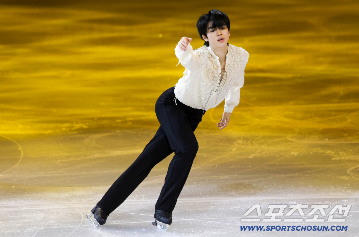 "아이돌로 환생한 줄 알았다!" 日 제대로 '홀릭'…韓 이해인 피겨 갈라…