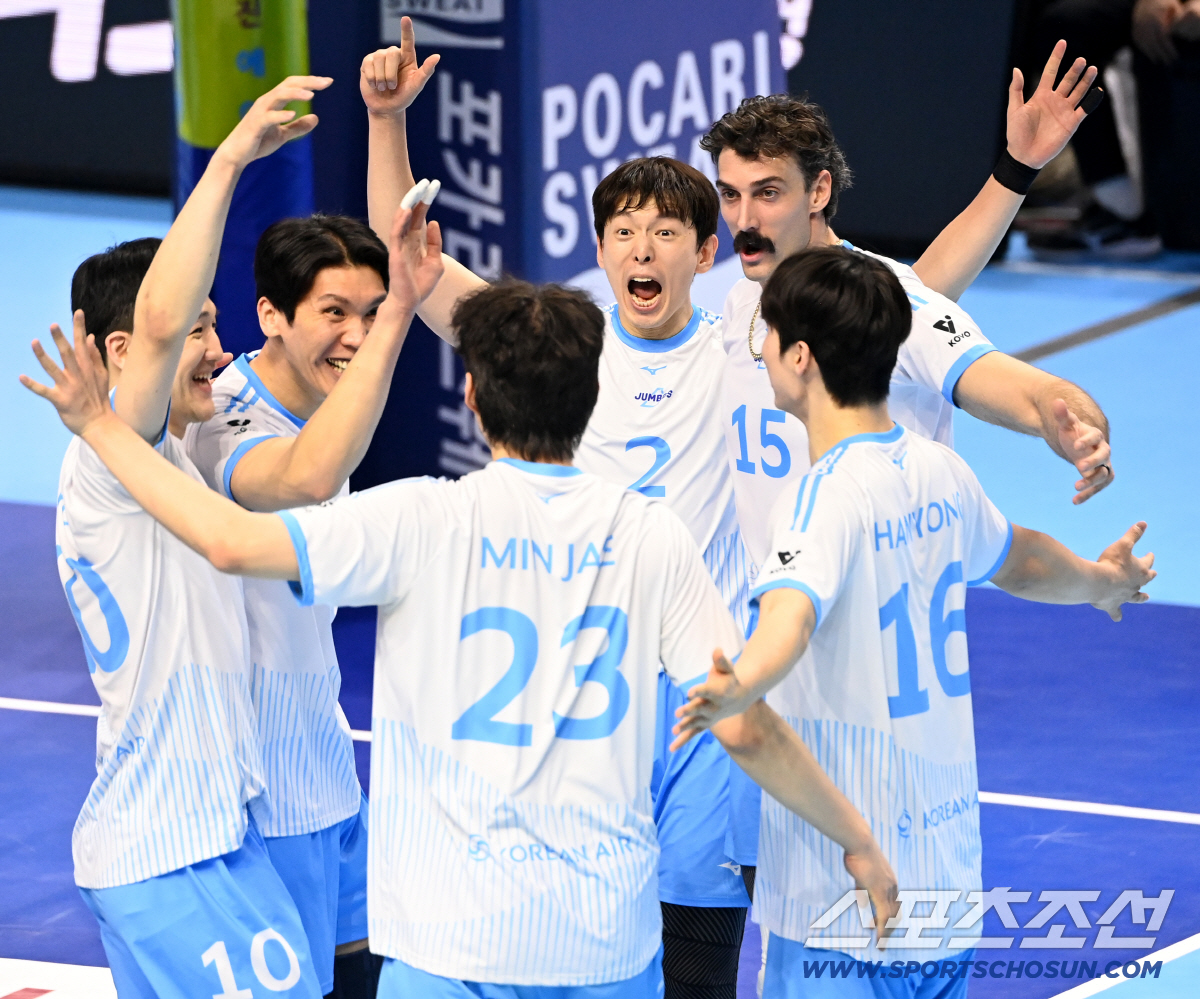 연속 8득점이라니? 싱겁게 끝난 '미리보는 챔프전', 대한항공 셧아웃 압…