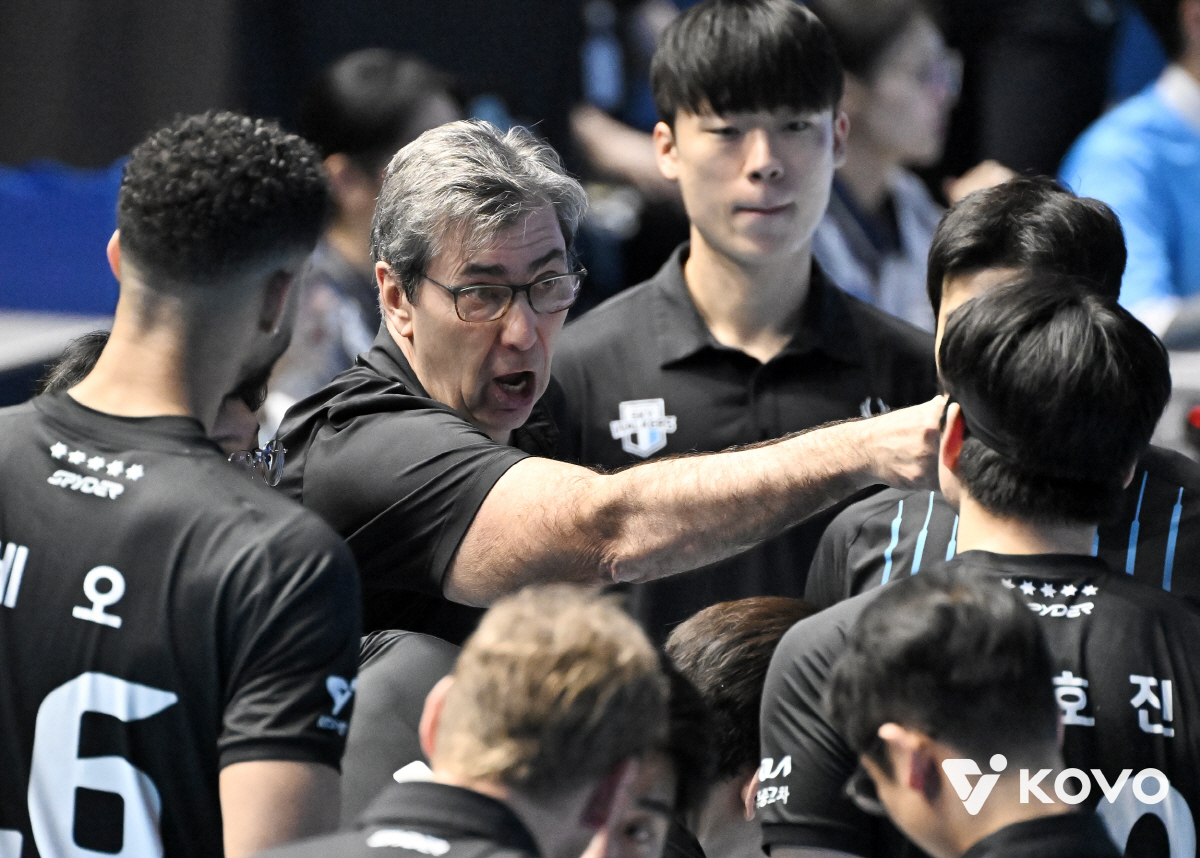 연속 8득점이라니? 싱겁게 끝난 '미리보는 챔프전', 대한항공 셧아웃 압…