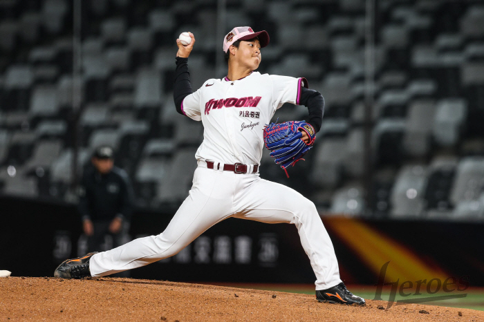 대만 WBC 대표팀 상대, 155km를 찍어버렸다...학폭은 학폭, 능력치는 진짜 '역대급'이다