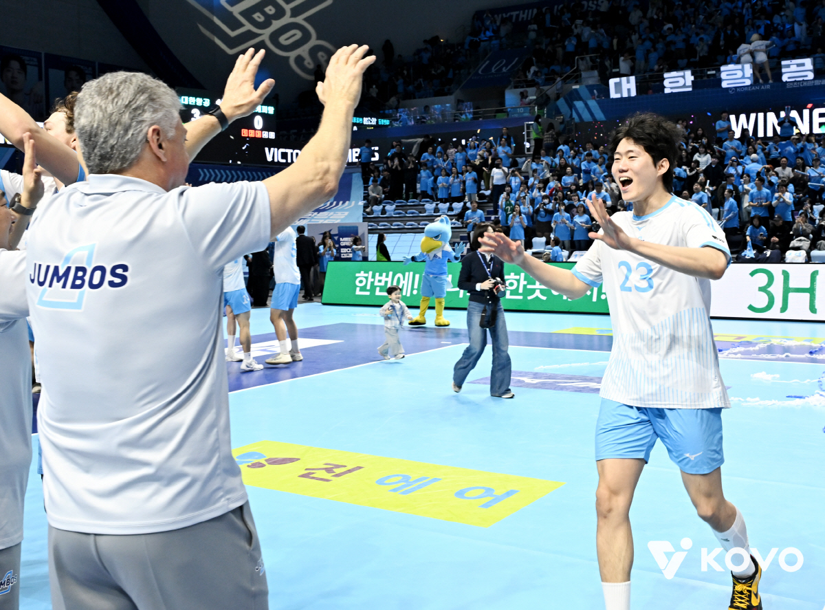 "상대 공격수 한명 지웠다" 8연속 득점 이끌어낸 김민재표 플로터…준비된…