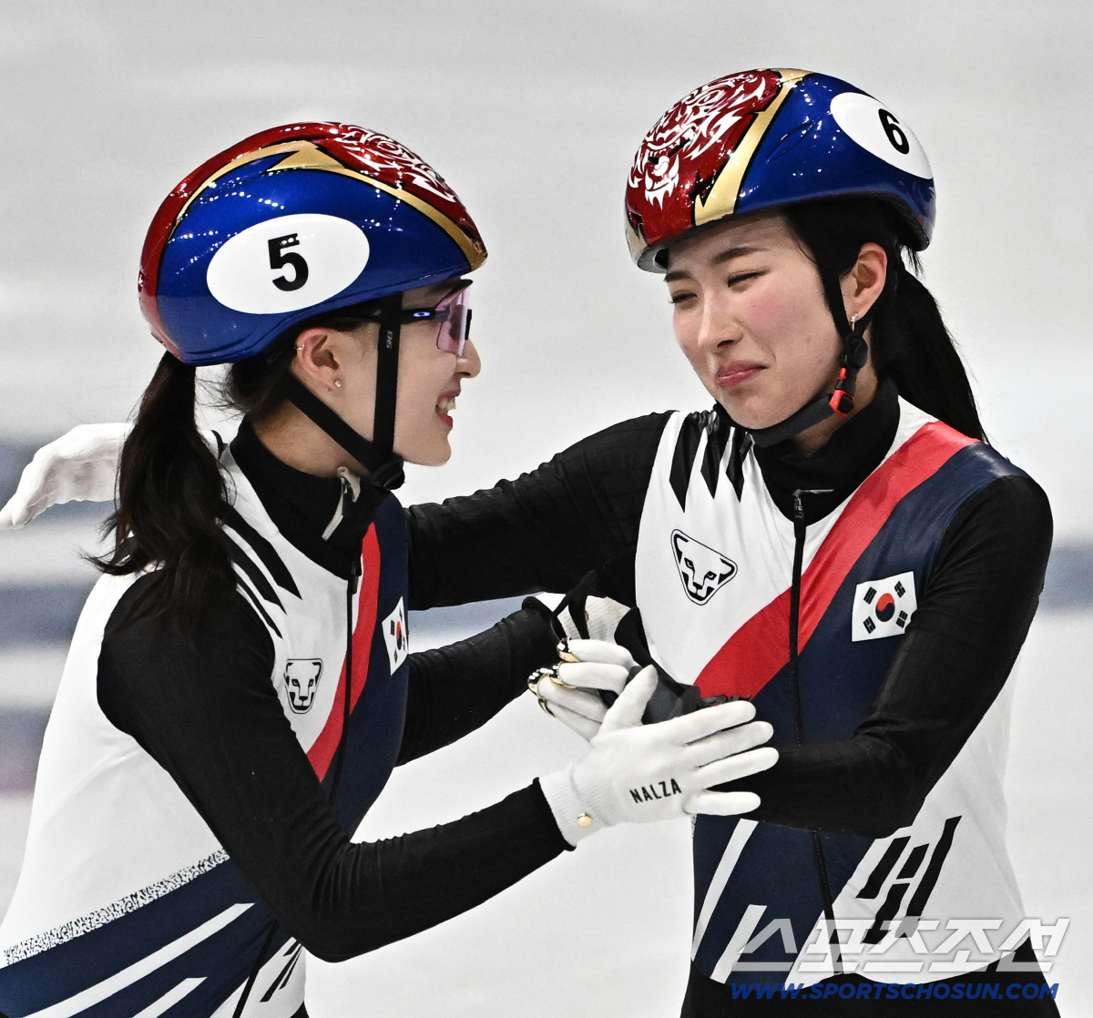 8년 만에 왕관을 물려받았다...김길리, '여제' 최민정 제치며 본격 '…