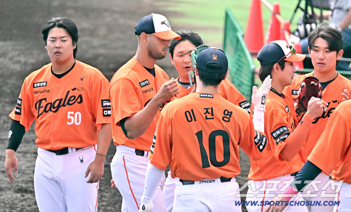 한화, 日 꼴찌 지바 롯데에 0-18 참패...에르난데스 152㎞ 호투만…