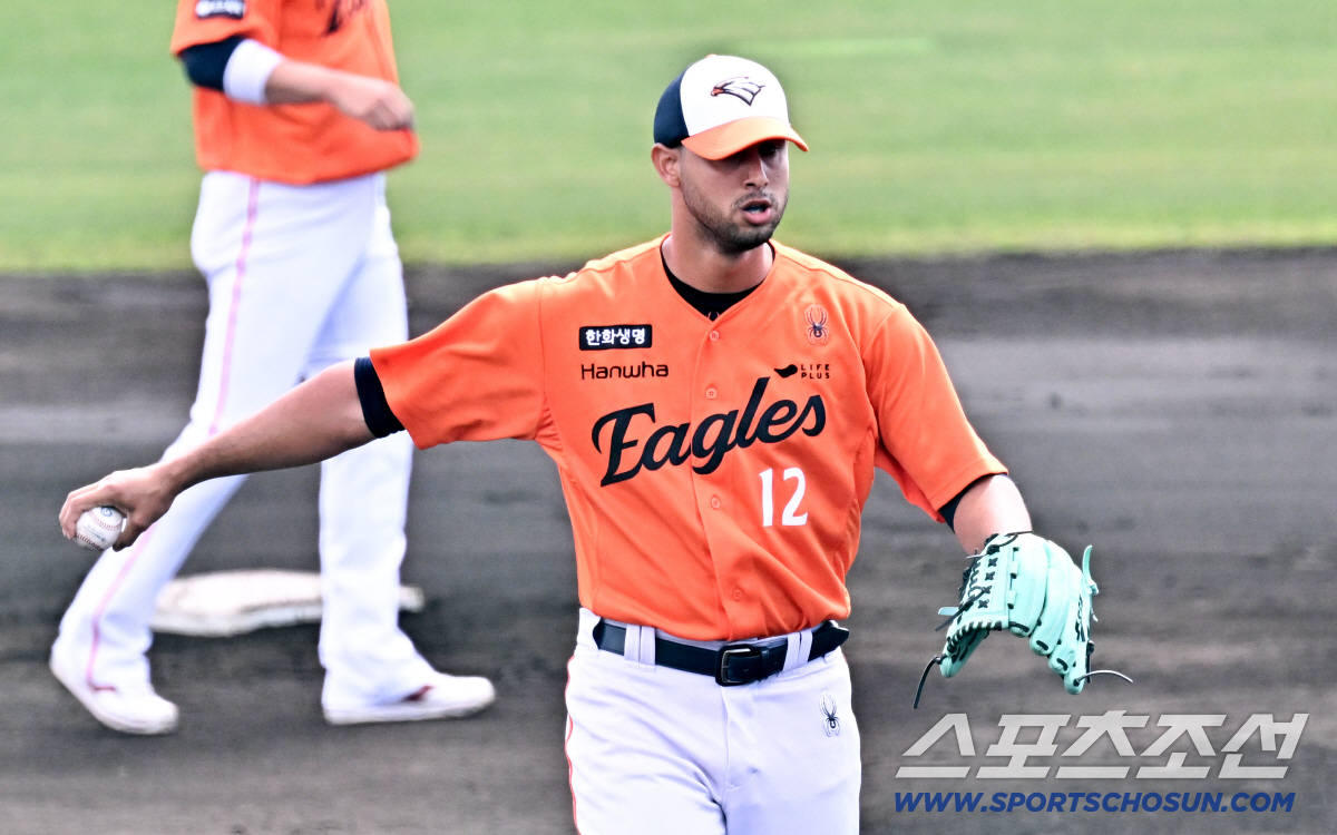 한화, 日 꼴찌 지바 롯데에 0-18 참패...에르난데스 152㎞ 호투만…