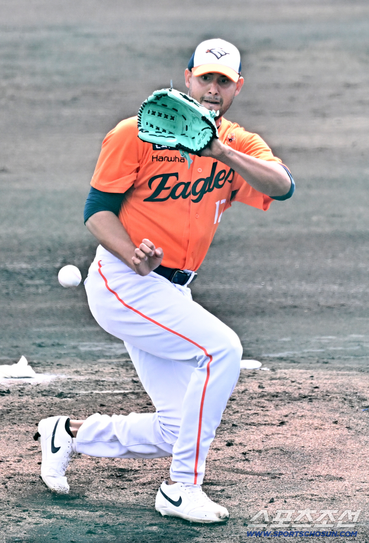 한화, 日 꼴찌 지바 롯데에 0-18 참패...에르난데스 152㎞ 호투만…