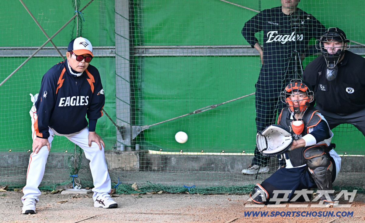 "동주야, 재훈이 말 다 믿지 마" 60% 직구에 웃음 터진 이유 [오키…