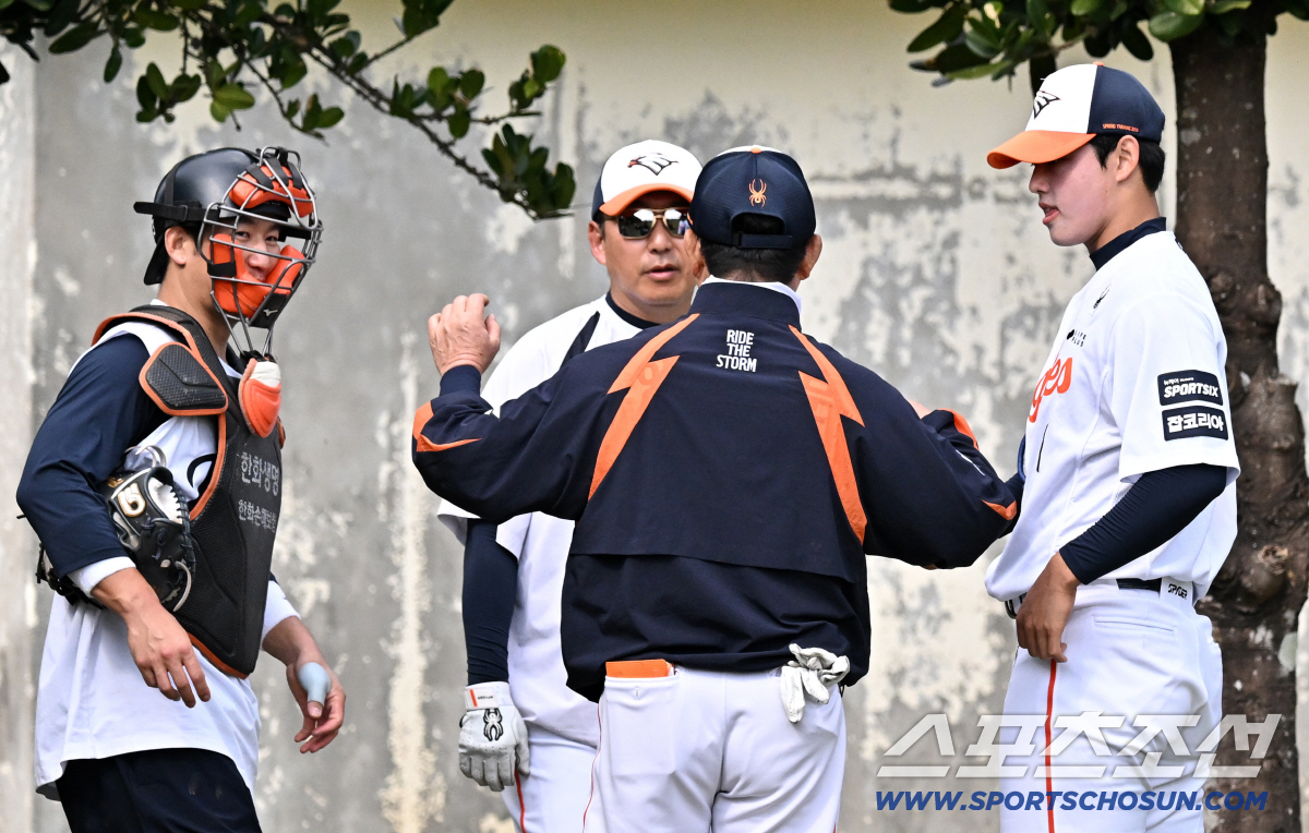 "동주야, 재훈이 말 다 믿지 마" 60% 직구에 웃음 터진 이유 [오키…