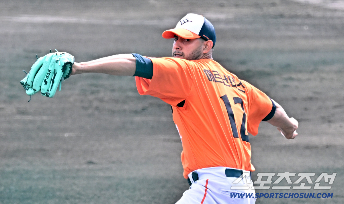 '시작과 동시에 가슴 철렁' 152㎞ 강속구 에르난데스, 팔뚝 강타에도 …