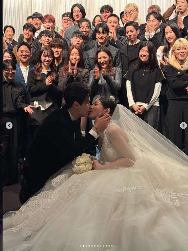 영제이, 미성년 교제 논란 딛고 ♥13살 연하와 결혼 "2년 눈물 끝에 …