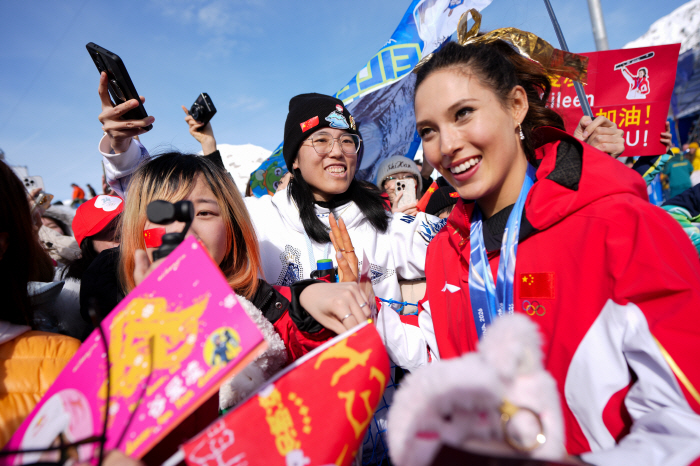 "배신자라 불러도 좋아" 美 버린 스탠퍼드 수재, '中 귀화' 구아이링, 5번째 피날레 금메달…남녀 프리스타일 스키 지존, 최다 메달 새 역사