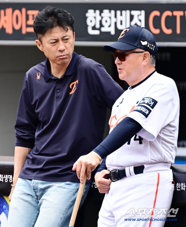 '307억 KBO 역사가 바뀌었다' 노시환, 11년 종신 한화…샐러리캡·해외진출? 손혁 단장이 직접 답했다