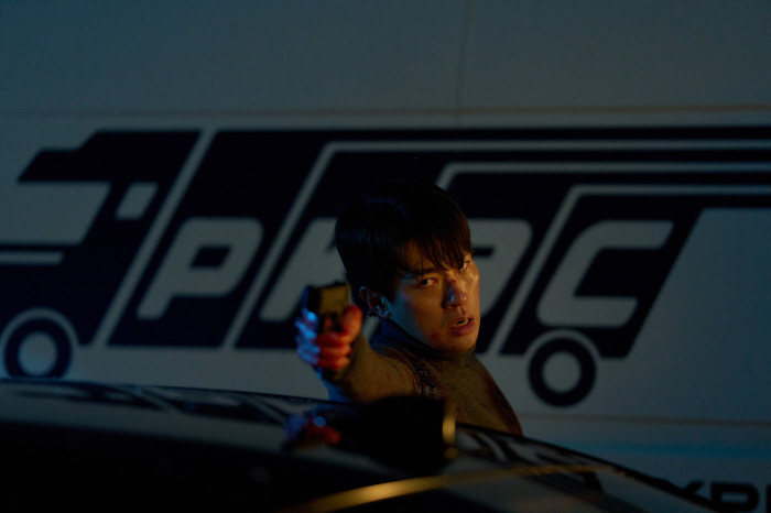 박정민 멜로만? 긴장감 넘치는 총기 액션도…'휴민트', 장기 흥행 시동