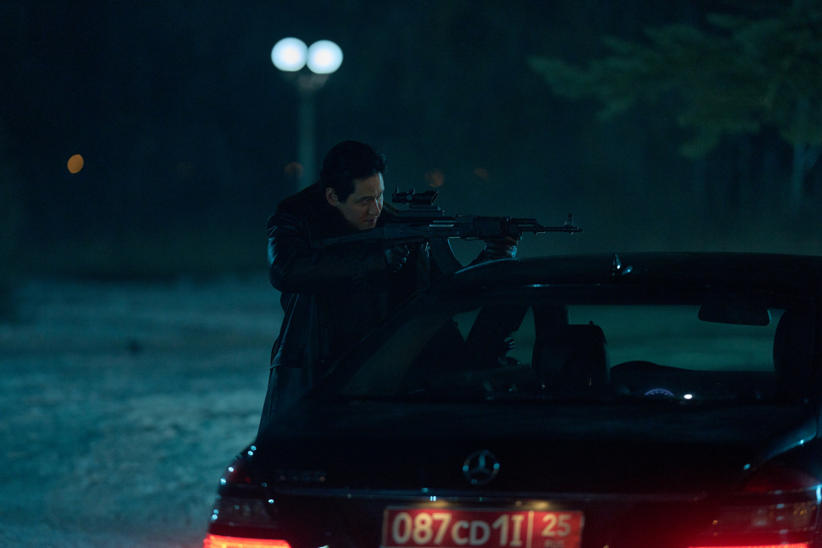 박정민 멜로만? 긴장감 넘치는 총기 액션도…'휴민트', 장기 흥행 시동