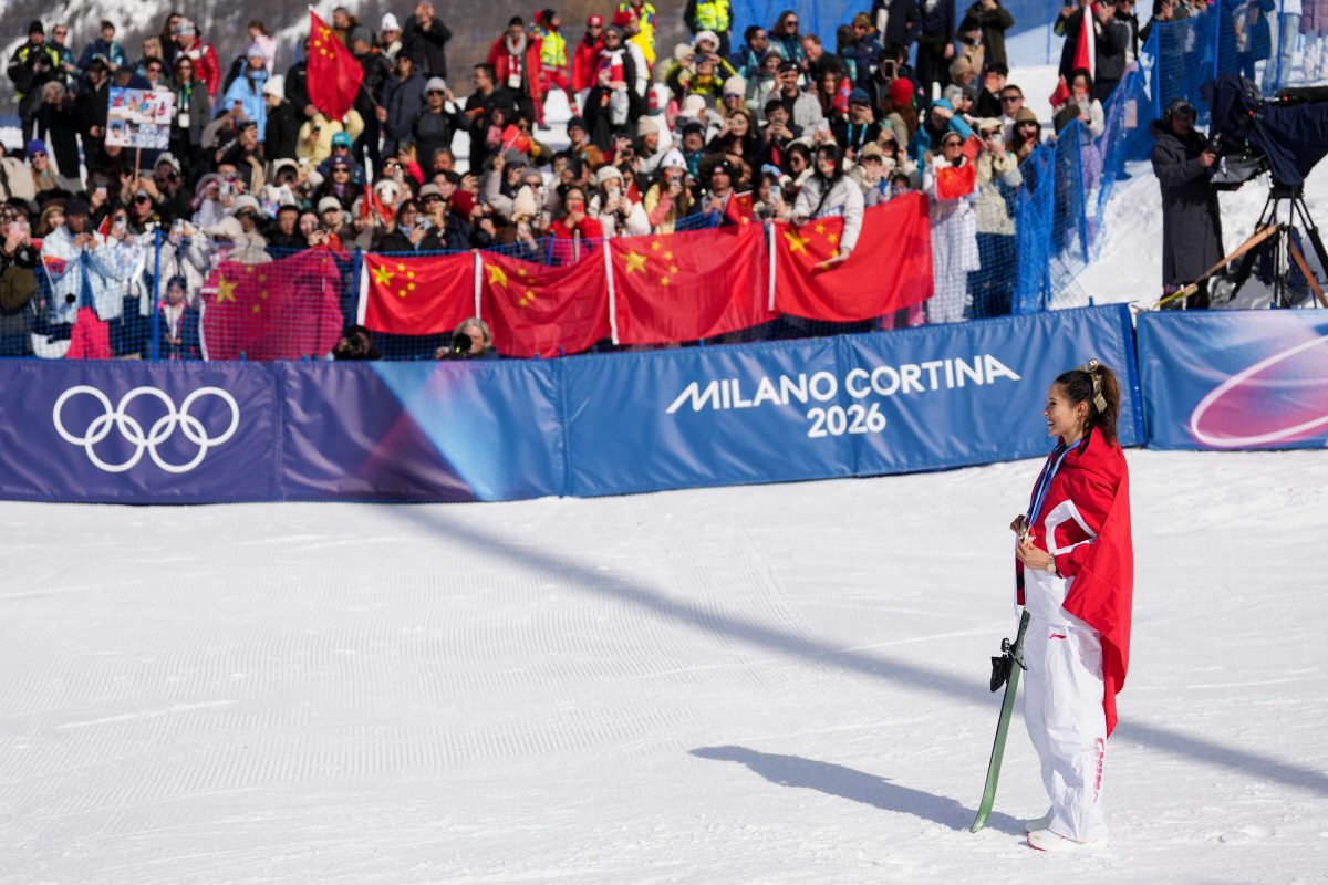 "할머니가 돌아가셨어요" 中 마지막 금메달 따자, 美에서 뒤늦게 날아온 …