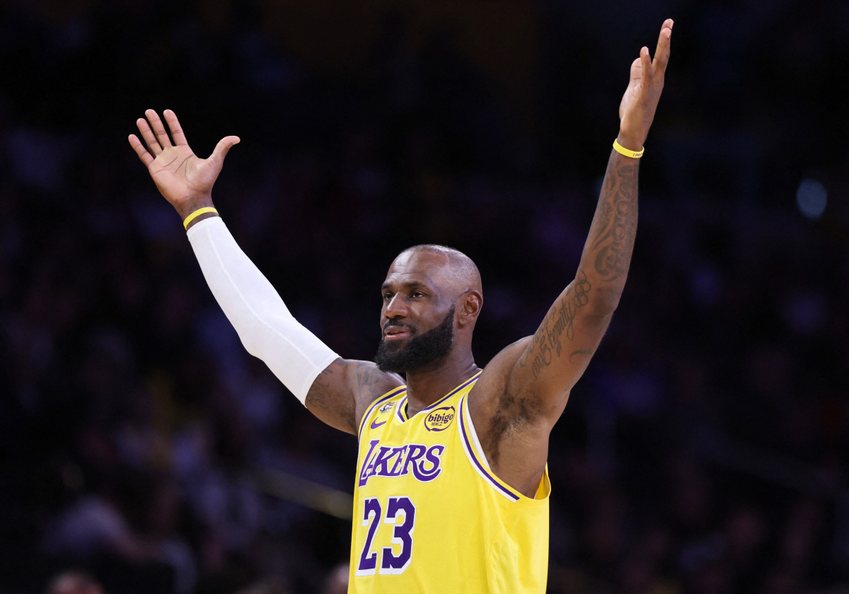 르브론과 클리블랜드 재결합 유력? 현실은 충격적이다! 美 매체 "르브론,…