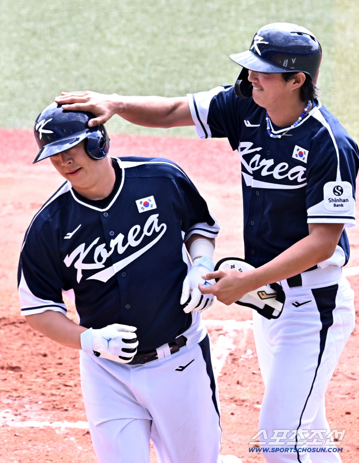 307억 효과 벌써 시작 됐나? 노시환, 첫 타석부터 대형 홈런 '침묵 끝' [오키나와 현장]