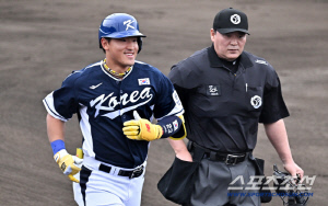 '아찔' 괴물 2번타자가 절뚝거리며 나가다니…놀란 가씀 쓸어내린 대표팀 