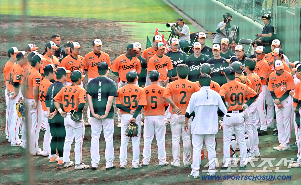 '3볼→위기 삭제' 김서현 무실점은 위안, 지바 롯데전 0-18 대패한 …