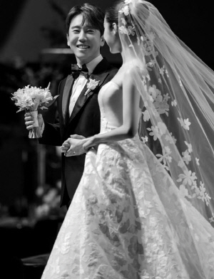 ‘9세 연하 비연예인’이라더니…‘남창희♥’, “한강 아이유” 윤영경이었다