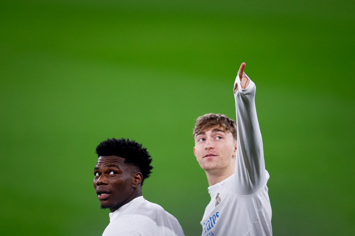 "치실로 눈을 가리겠네" 중국 14억 콧털 건드린 비니시우스 팀동료, 동…