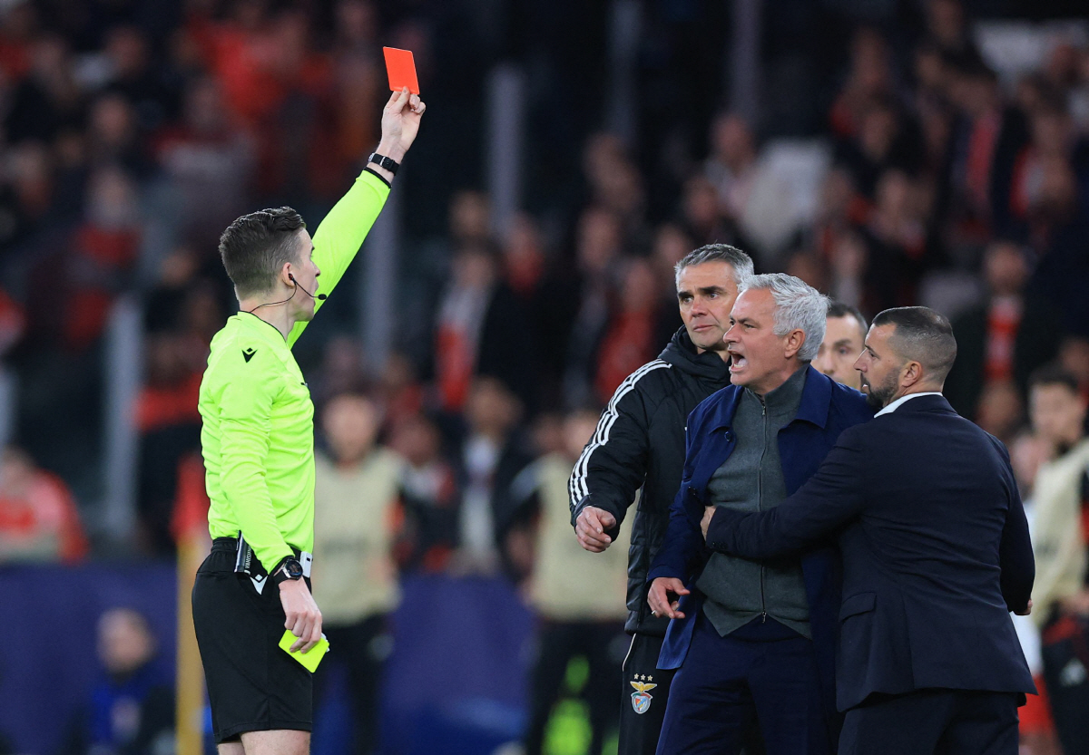 '박지성 찐친'이 선례? UEFA, '인종차별 혐의' 프레스티아니 임시 …