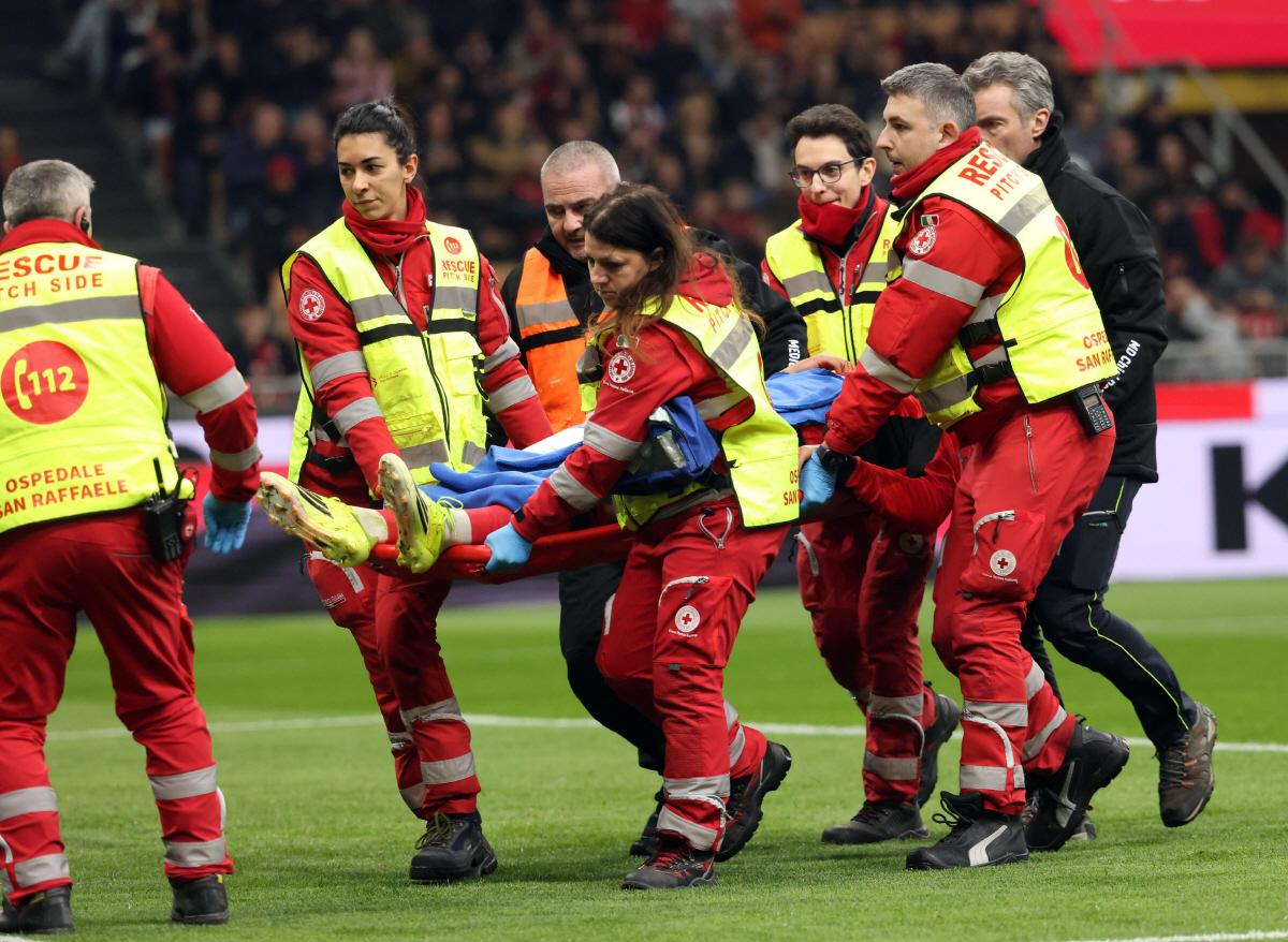 "최악의 상황 지나갔다" 침묵 깬 '피 철철' 잉글랜드 국대, 턱뼈 골절…