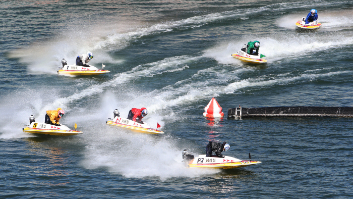 <경정> 미사리 수면 달군 강자들…김민준 다승 선두 질주