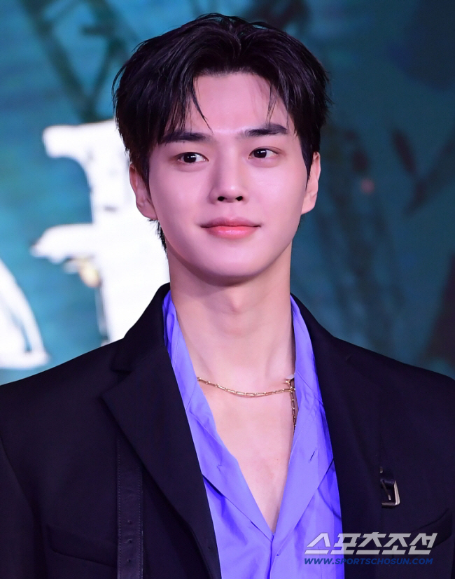 [단독] 드디어 전역 후 첫 로맨스..송강, '하얀 스캔들' 주인공