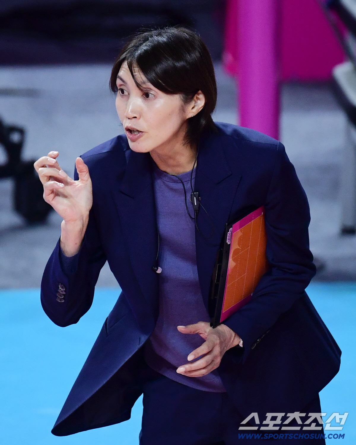 남자는 '2강', 여자는 '3파전'…좁혀진 우승 경쟁 → 봄배구는 '안갯…