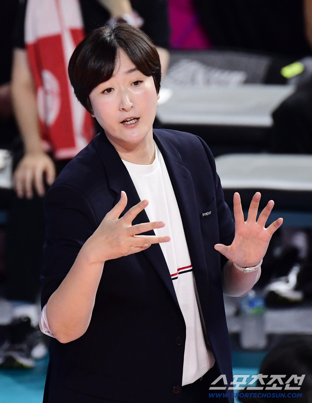 남자는 '2강', 여자는 '3파전'…좁혀진 우승 경쟁 → 봄배구는 '안갯…