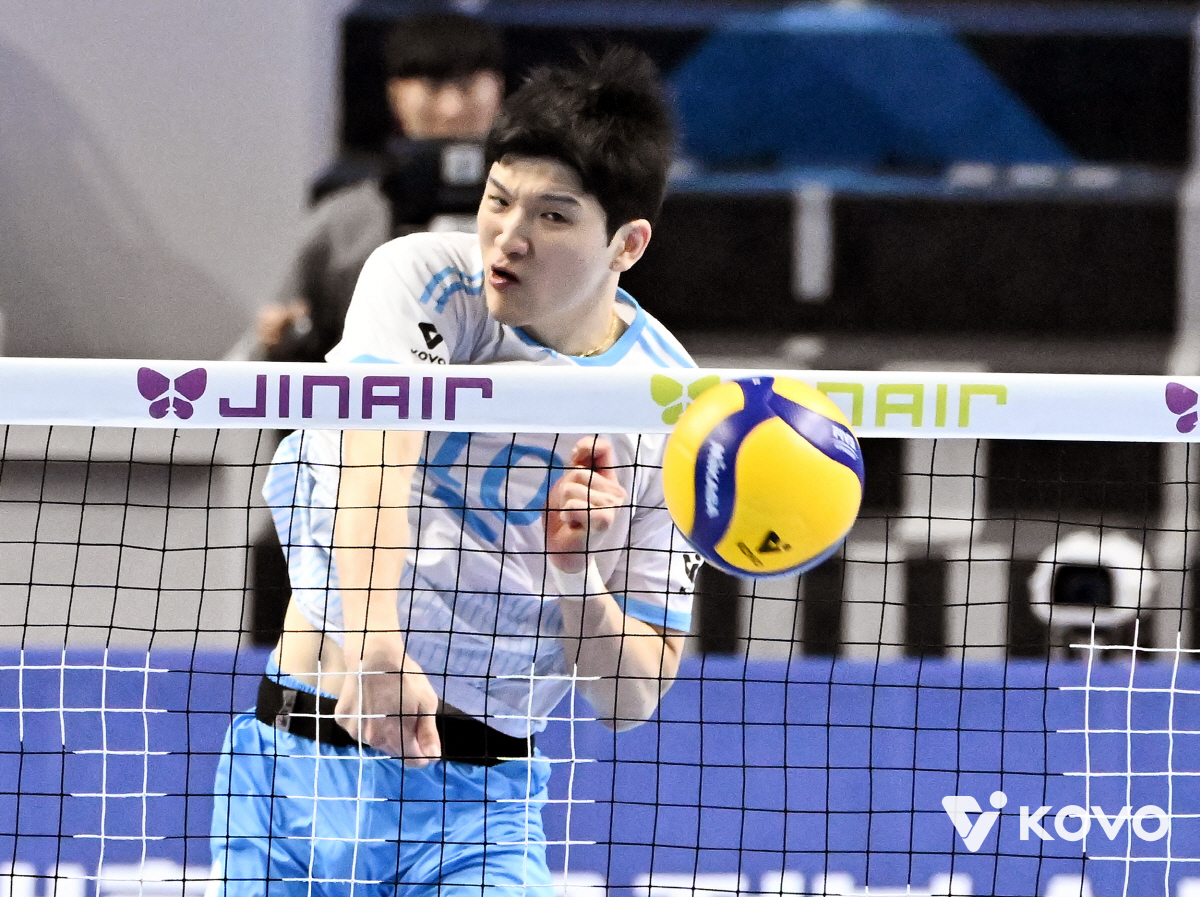 남자는 '2강', 여자는 '3파전'…좁혀진 우승 경쟁 → 봄배구는 '안갯…