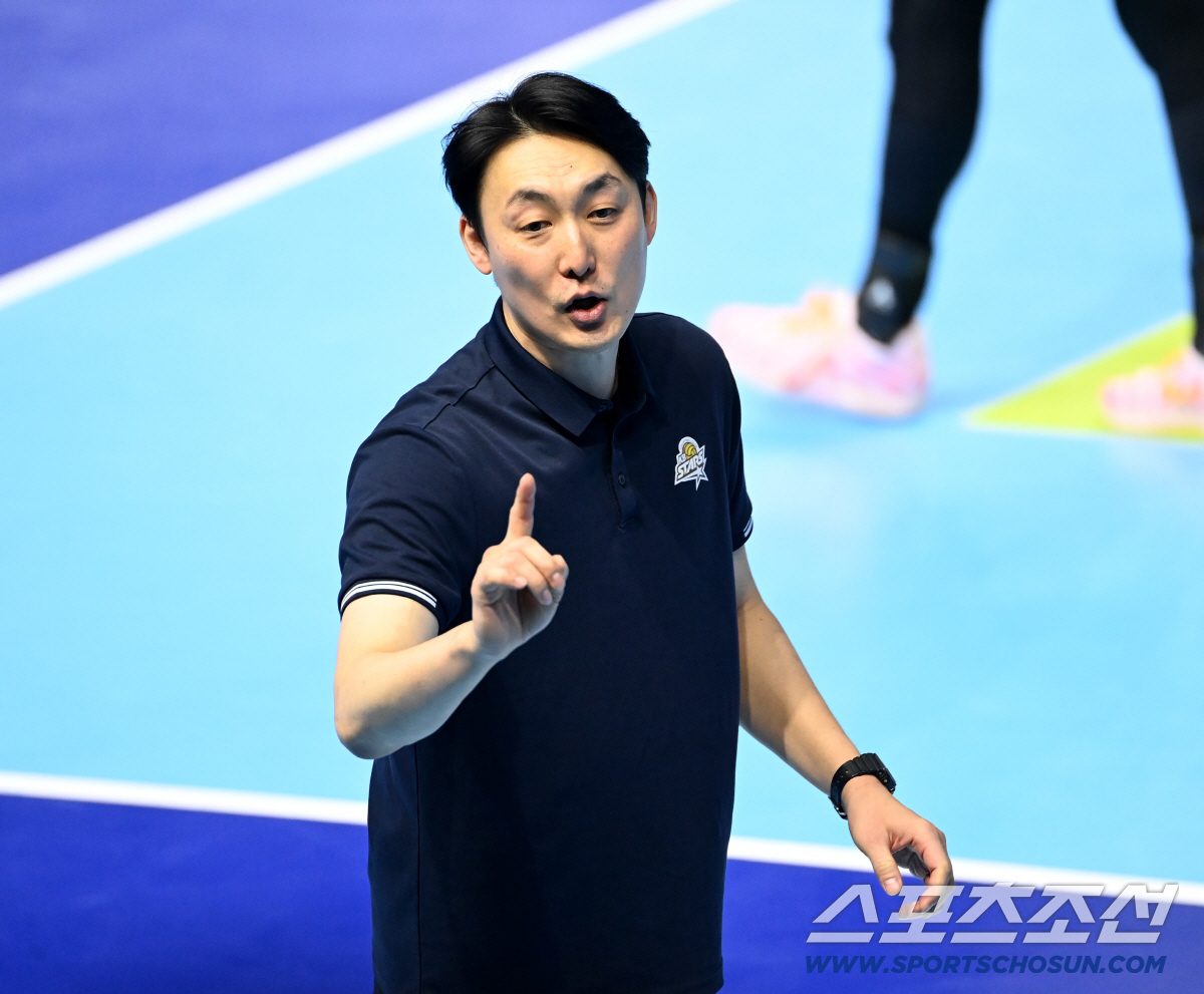 남자는 '2강', 여자는 '3파전'…좁혀진 우승 경쟁 → 봄배구는 '안갯…