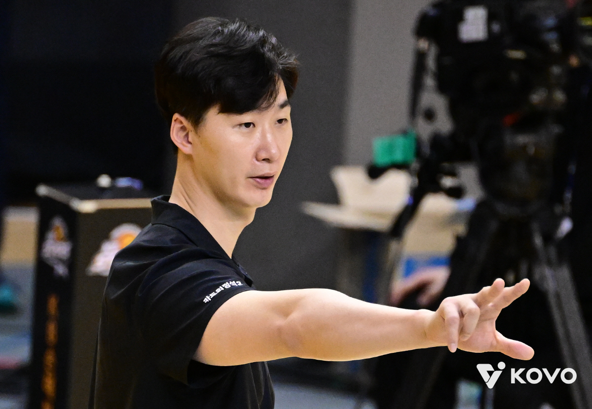 남자는 '2강', 여자는 '3파전'…좁혀진 우승 경쟁 → 봄배구는 '안갯…