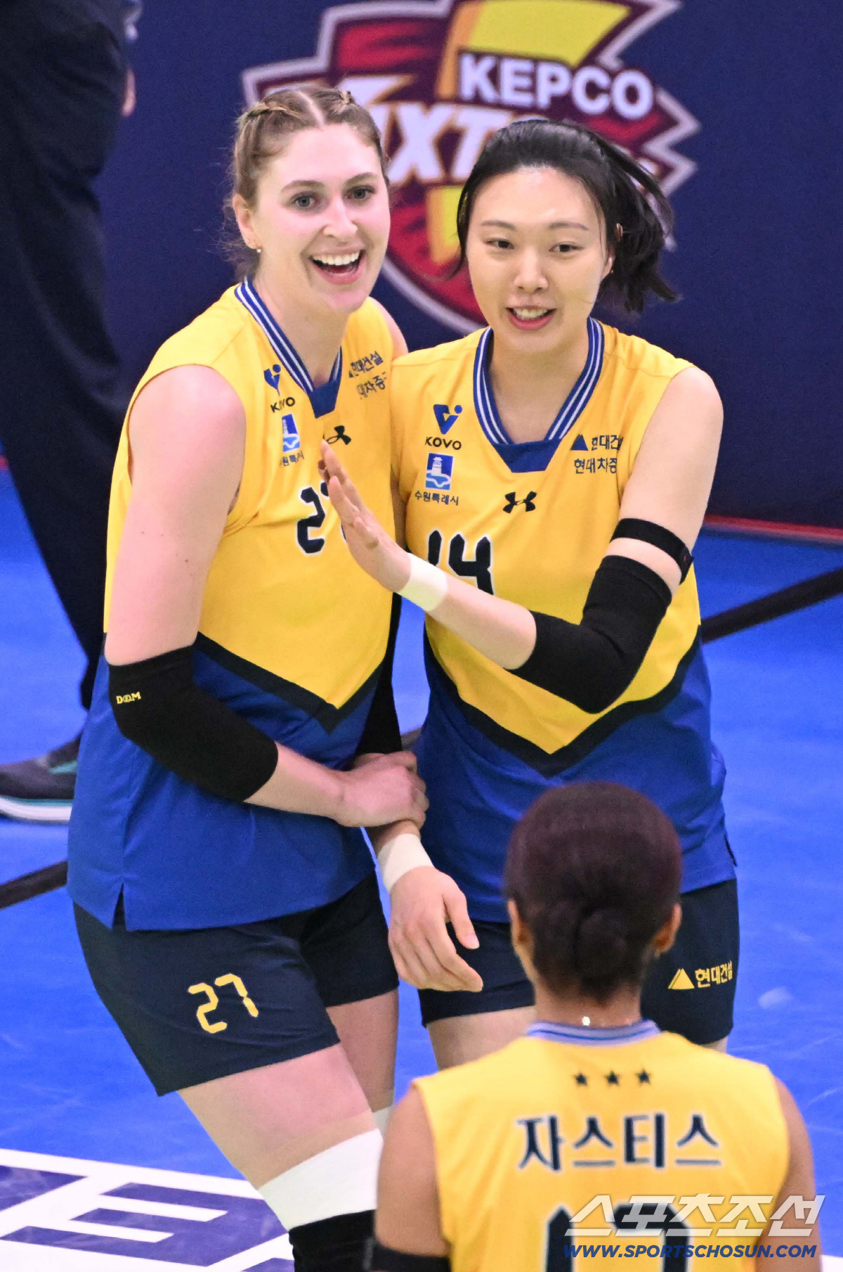 남자는 '2강', 여자는 '3파전'…좁혀진 우승 경쟁 → 봄배구는 '안갯…