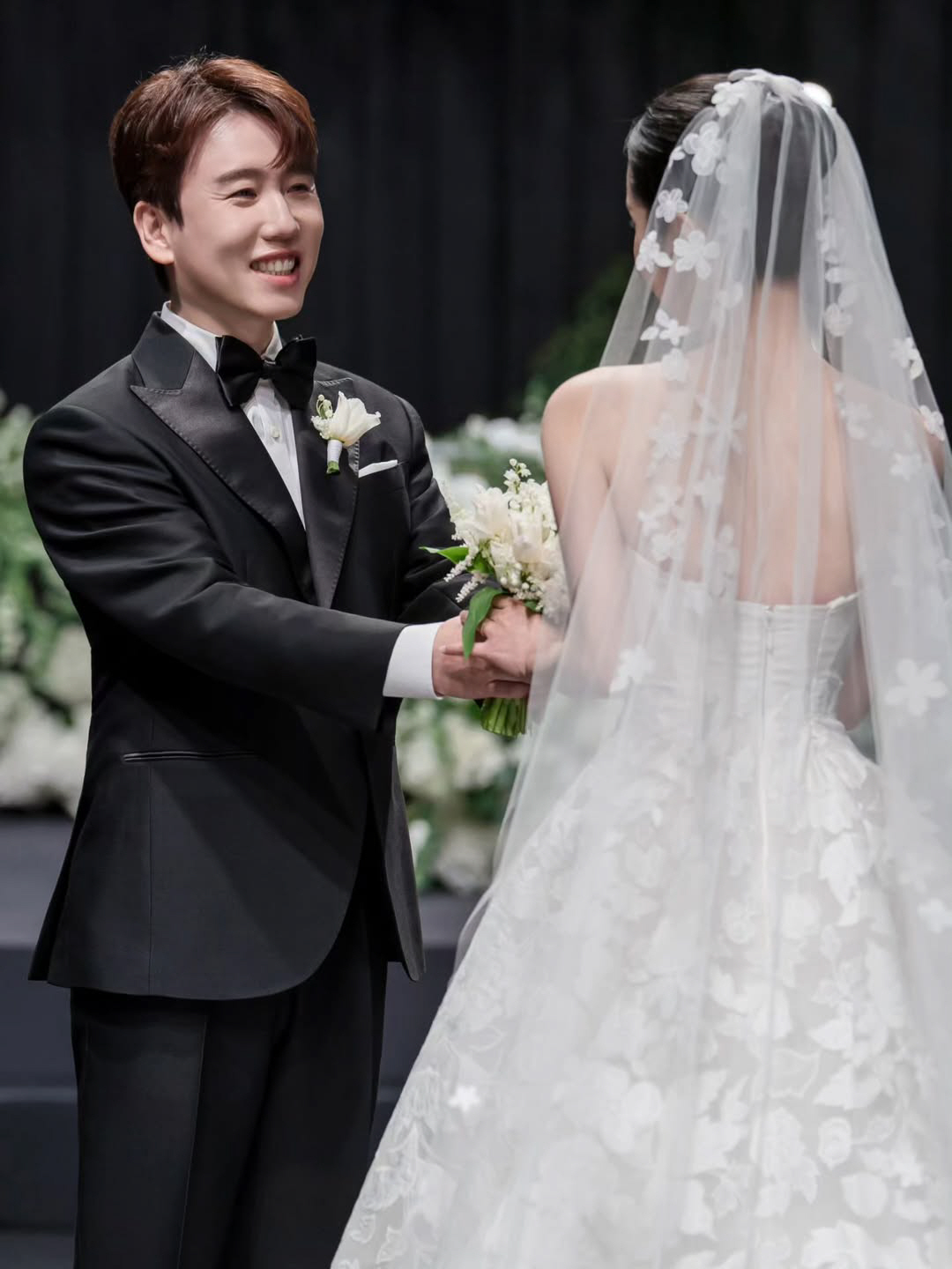 '무도 아이유' 윤영경, ♥남창희와 신라호텔 결혼식 공개..입장부터 눈물…