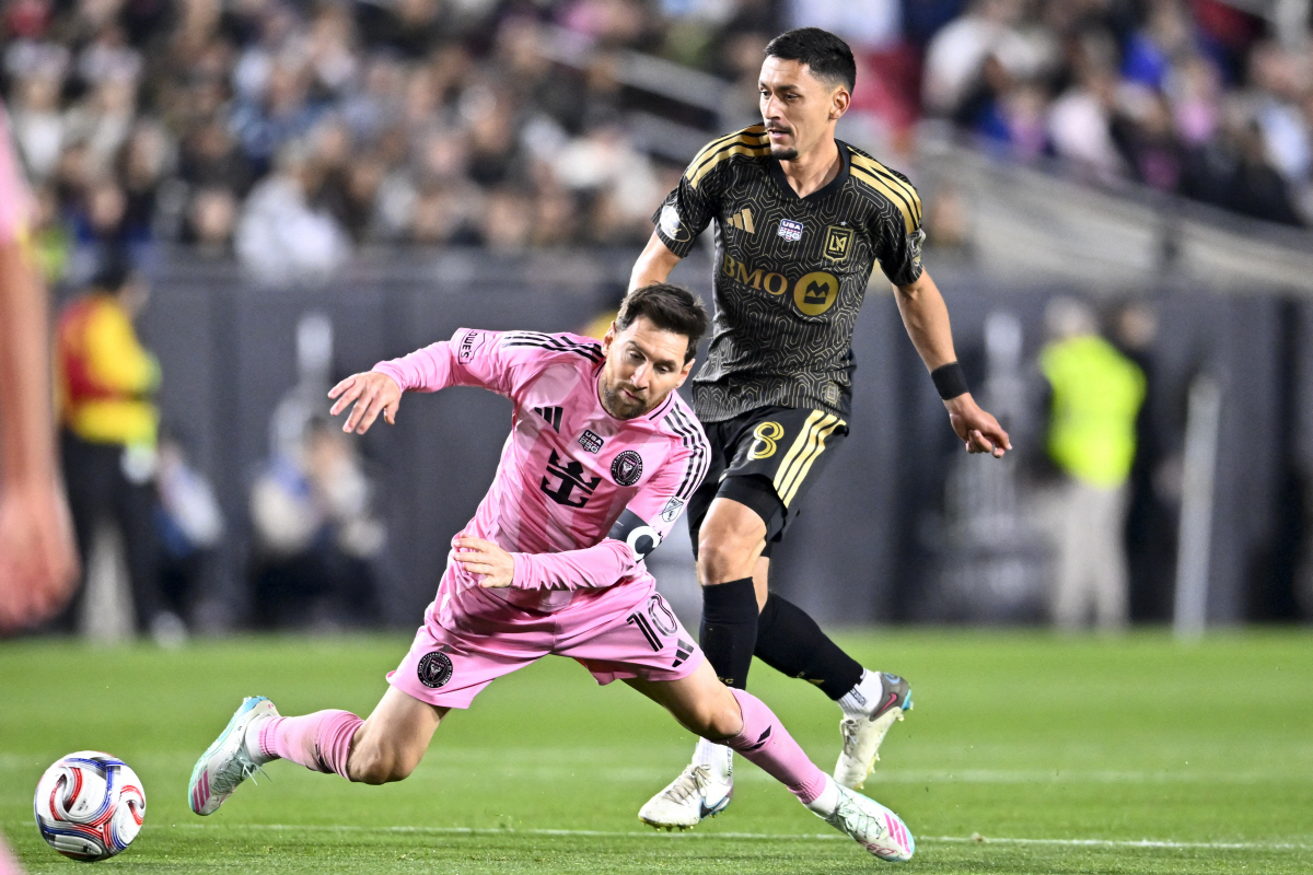 대충격! "SON에 완전히 밀렸다" '메손 대전' 경기 후 심판과 대치.…