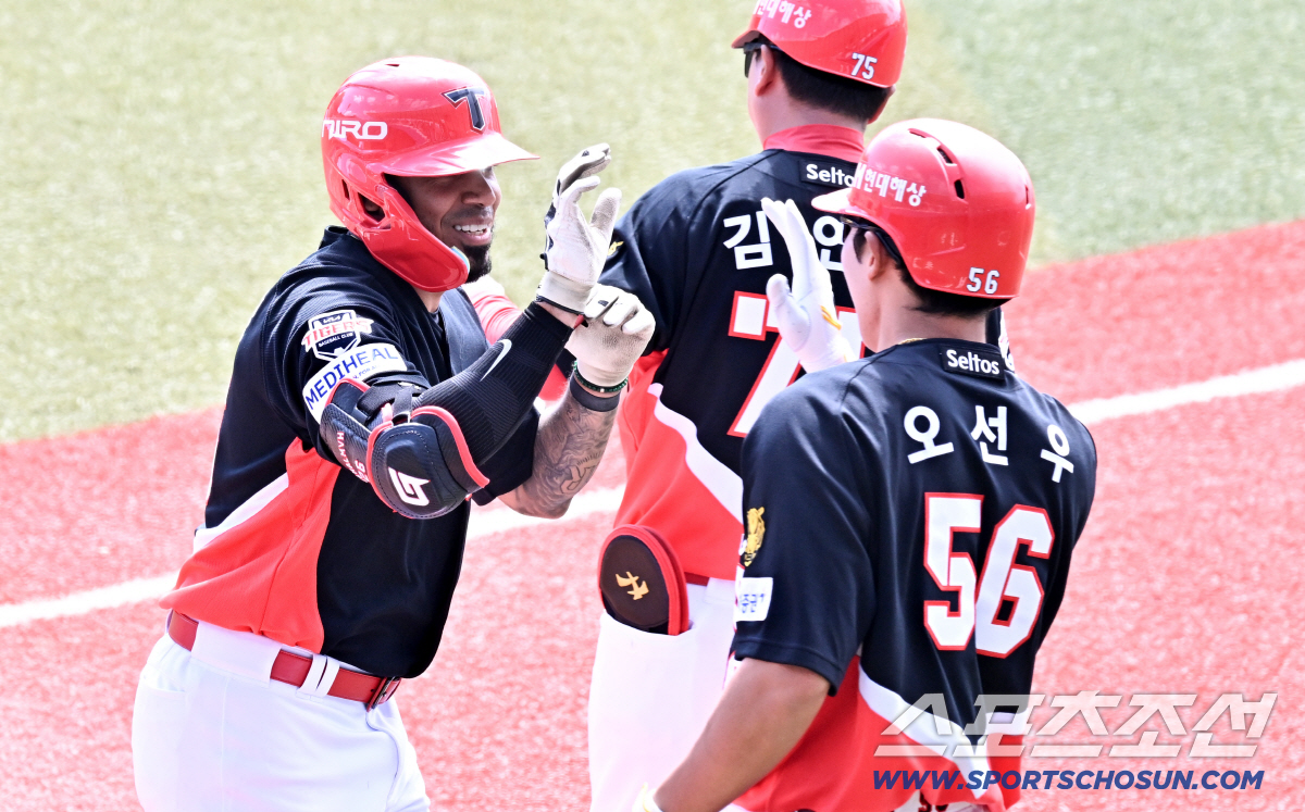 35HR 외인 보낸 이유 있네…첫 경기 첫 타석 홈런이라니, 14억 뉴페…