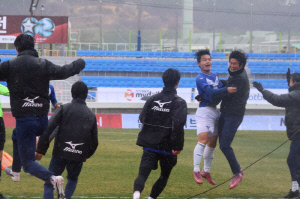 [현장리뷰]'대학 최강' 연세대, 장현빈 멀티골로 '10명 싸운' 경희대 3-1 완파…6년만에 '통산 12번째 춘계연맹전 우승' 금자탑