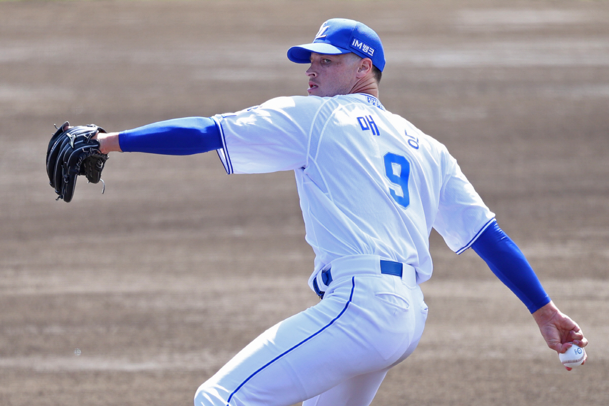 외인 최고구위라며?  '최고 148㎞' 맷 매닝, 한화 화력에 휘청, ⅔…