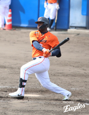 '0-18 망신살' 한화, 드디어 타선폭발, 삼성 꺾고 연습경기 '첫승', 황준서 호투, 매닝 4실점 혹독한 신고식