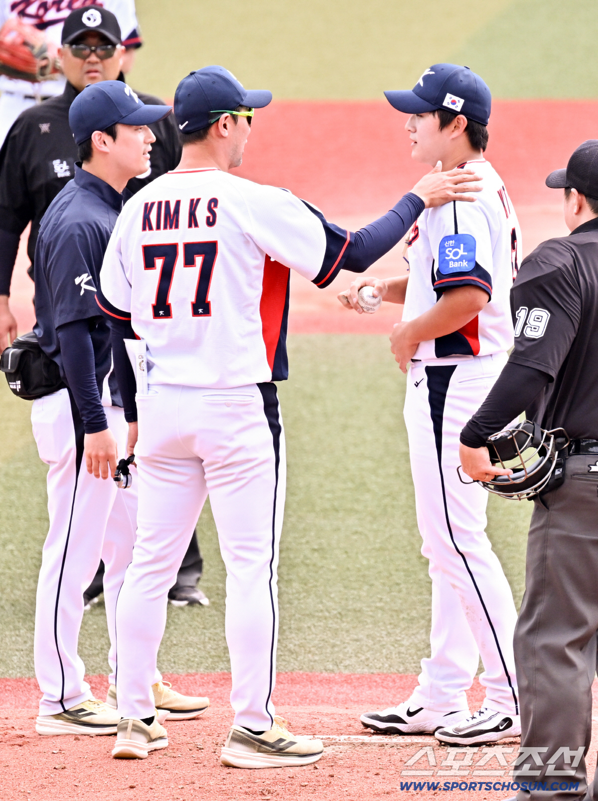 '154km' 안 뽑았으면 어쩔 뻔했나…파울볼에 맞고, 타구 '아찔' 직…